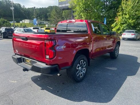 Used 2023 Chevrolet Colorado Z71 w/ Safety Package AWD/4WD image 4
