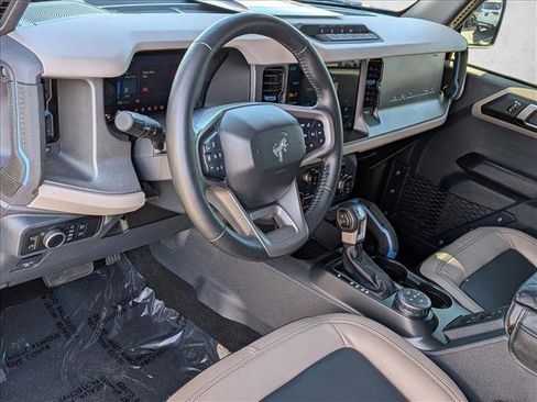 Used 2024 Ford Bronco Wildtrak image 11