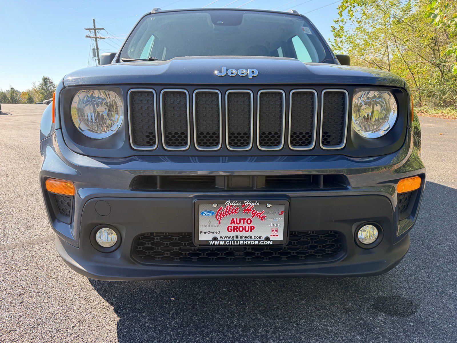 Used 2023 Jeep Renegade Latitude w/ Premium Group AWD/4WD image 3