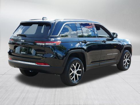 Used 2025 Jeep Grand Cherokee Limited w/ Trailer Tow Package AWD/4WD image 7