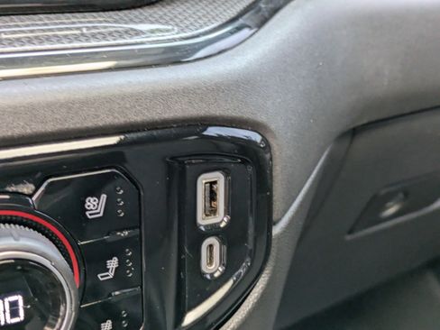 Used 2022 Chevrolet Silverado 1500 ZR2 w/ Technology Package image 31