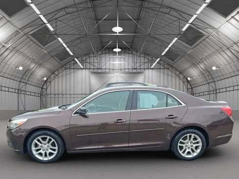 Used 2015 Chevrolet Malibu LT w/ Power Convenience Package FWD image 2