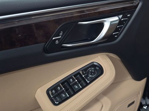 New 2026 Porsche Macan AWD/4WD image 36