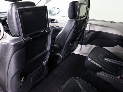 Used 2019 Chrysler Pacifica Limited image 52