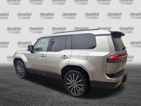 Used 2024 Lexus GX 550 w/ Accessory Package (31) AWD/4WD image 8