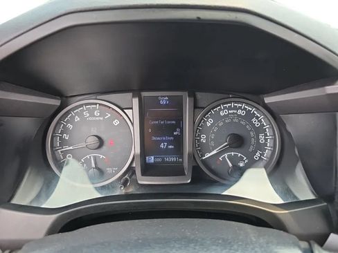 Used 2018 Toyota Tacoma TRD Off-Road AWD/4WD image 22