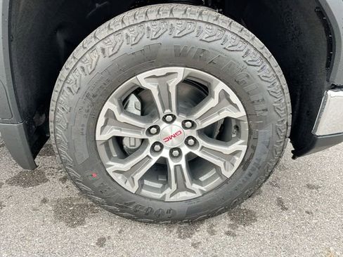 New 2026 GMC Sierra 1500 SLE image 18