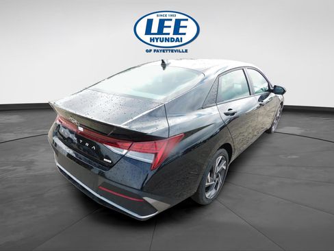 New 2025 Hyundai Elantra SEL image 3