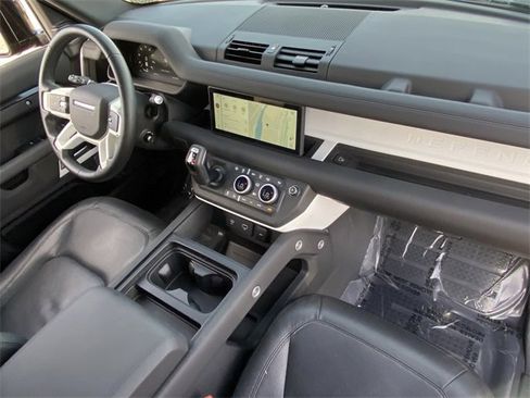 Used 2024 Land Rover Defender 110 S image 21
