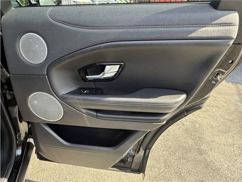 Used 2017 Land Rover Range Rover Evoque SE Premium image 24