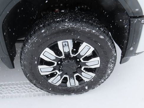 Used 2024 GMC Sierra 2500 Denali image 14