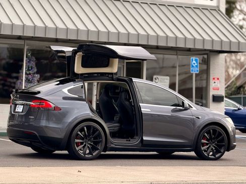Used 2018 Tesla Model X P100D image 8
