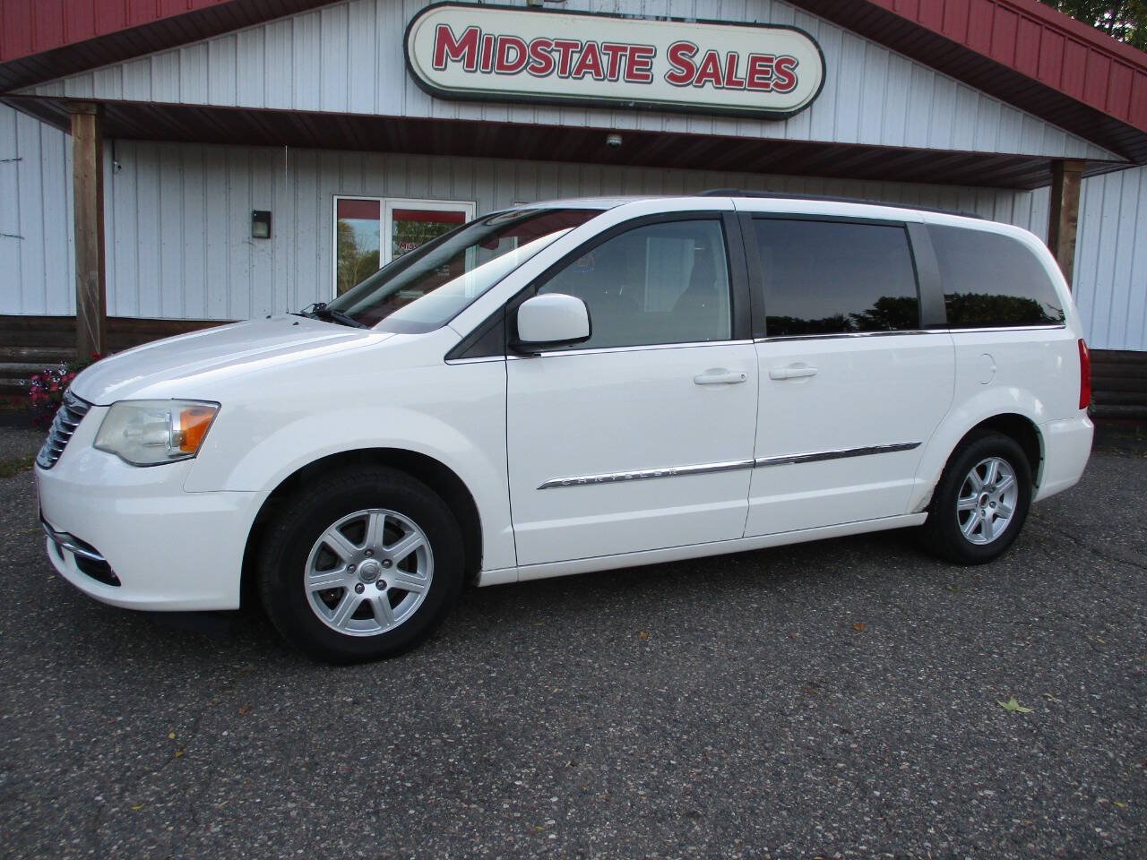 Used 2012 Chrysler Town & Country Touring FWD image 3