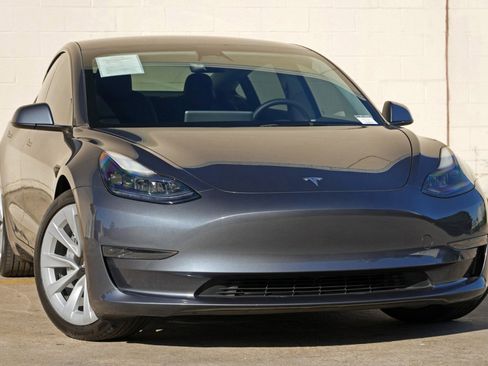 Used 2023 Tesla Model 3 Standard Range RWD image 4