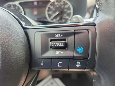 Used 2022 Nissan Pathfinder SL FWD image 19