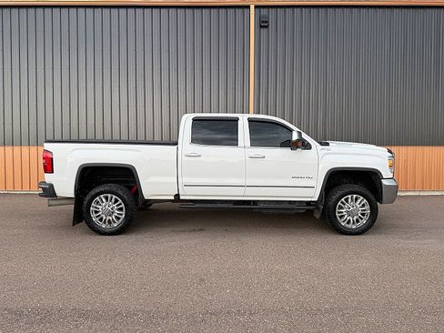 Used 2019 GMC Sierra 2500 SLT AWD/4WD image 3