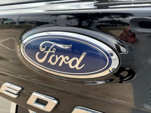 Used 2024 Ford Edge Titanium image 28