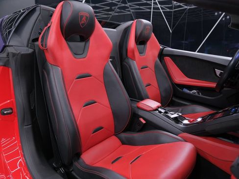 Used 2021 Lamborghini Huracan EVO RWD image 17