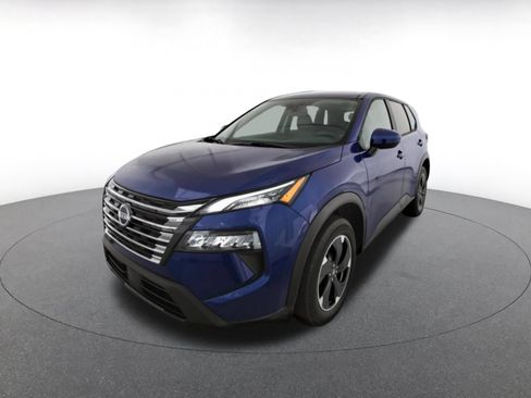 Used 2025 Nissan Rogue SV AWD/4WD image 3