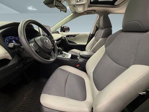 Used 2024 Toyota RAV4 XLE w/ Convenience Package image 4