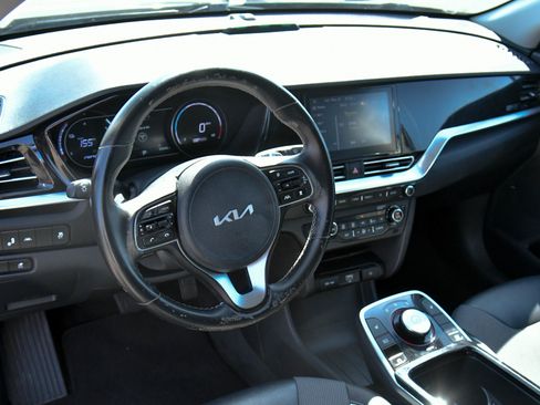 Used 2022 Kia Niro EX FWD image 16