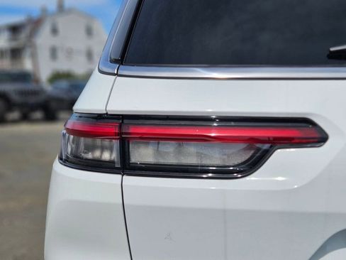 New 2025 Jeep Grand Cherokee L Laredo w/ Luxury Tech Group I image 9