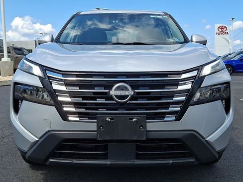 Used 2024 Nissan Rogue SV AWD/4WD image 2