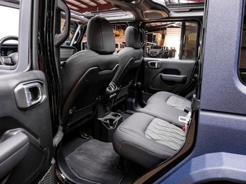 Used 2024 Jeep Wrangler Unlimited Rubicon w/ Technology Group image 54