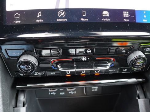 New 2025 Jeep Grand Cherokee Limited w/ Black Appearance Package image 16