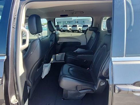 Certified 2022 Chrysler Pacifica Touring-L FWD image 24
