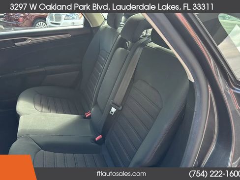 Used 2020 Ford Fusion SE image 27