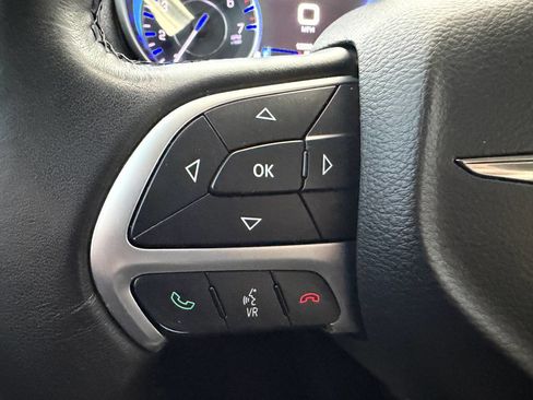 Used 2015 Chrysler 300 Limited w/ Driver Convenience Group image 17