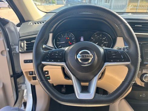 Used 2019 Nissan Rogue SV image 15