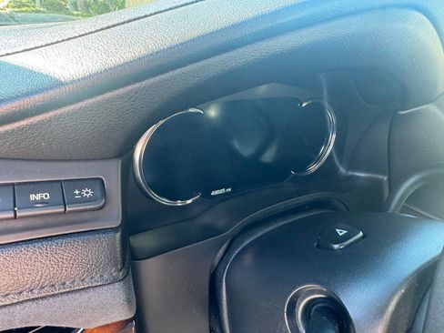 Used 2018 Cadillac Escalade Luxury image 7