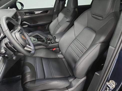 Certified 2026 Porsche Cayenne Turbo GT AWD/4WD image 5