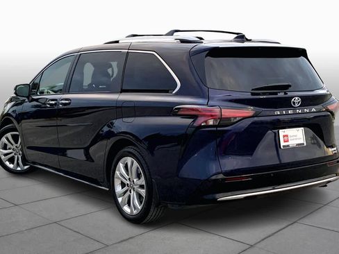 Used 2022 Toyota Sienna Platinum image 11