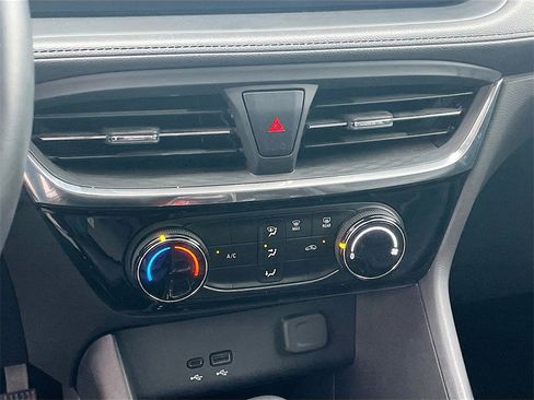 Used 2024 Buick Encore GX Sport Touring image 17