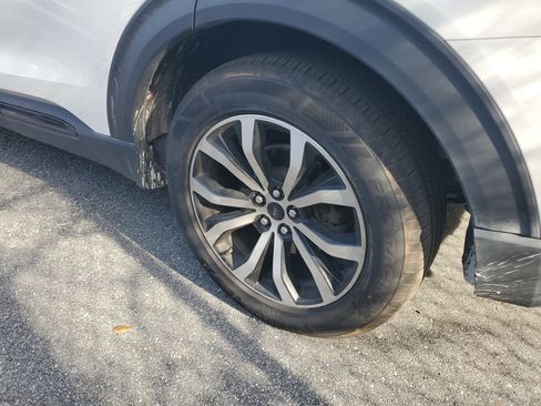 Used 2023 Ford Explorer ST-Line w/ Class IV Trailer Tow Package image 6