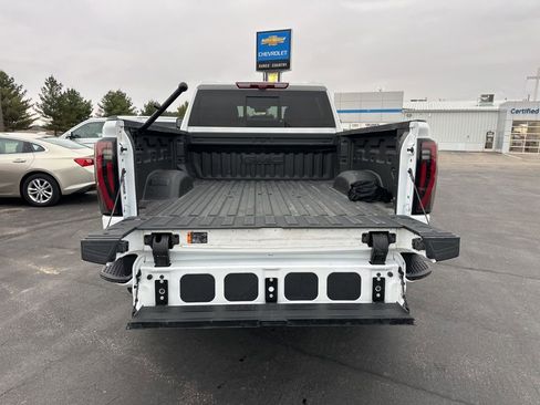 Used 2025 GMC Sierra 2500 AT4 w/ Technology Package AWD/4WD image 19