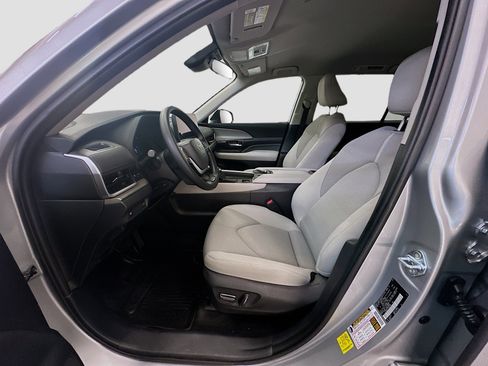 Used 2025 Toyota Grand Highlander AWD image 13