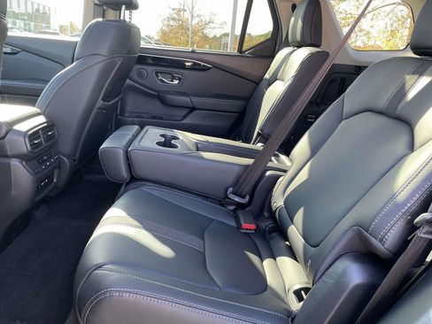 Used 2025 Honda Pilot Touring image 13