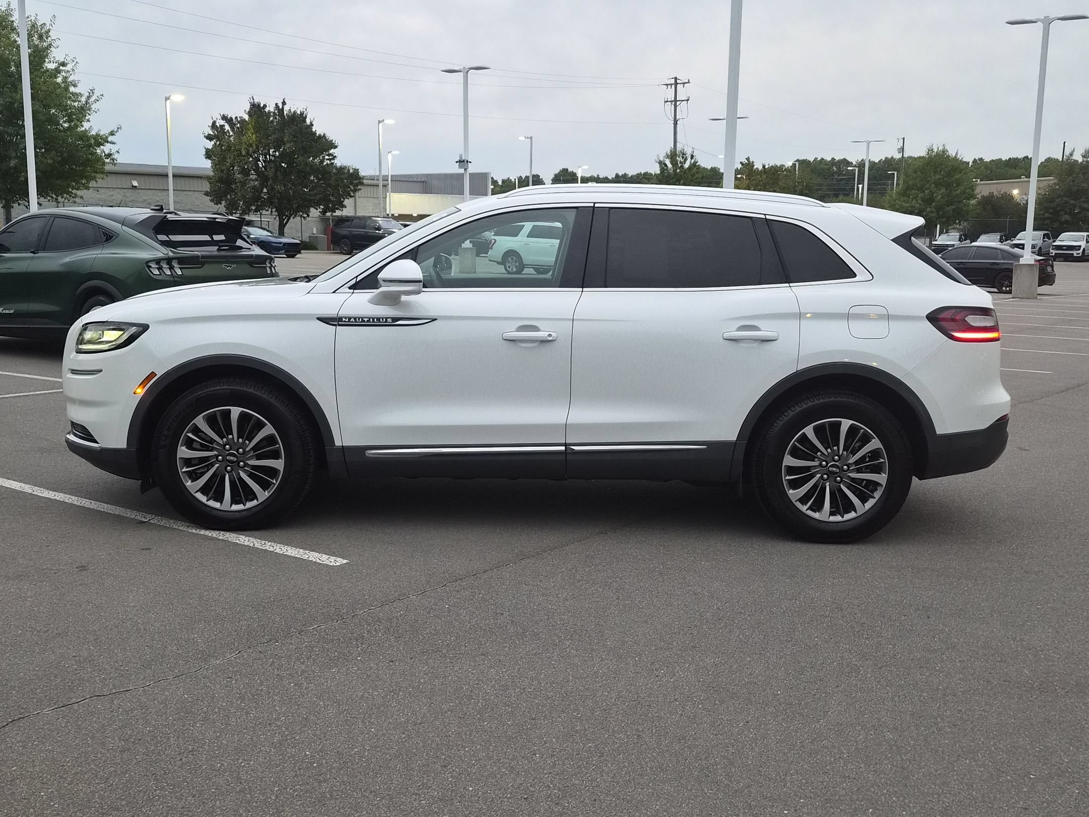 Used 2021 Lincoln Nautilus AWD w/ Equipment Group 101A image 7