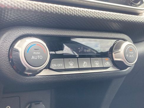 Used 2019 Nissan Kicks SV image 16