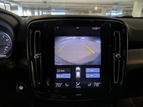 Used 2021 Volvo XC40 T5 R-Design image 13