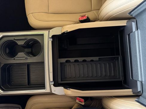 Used 2017 Ford F250 Lariat w/ Chrome Package image 17