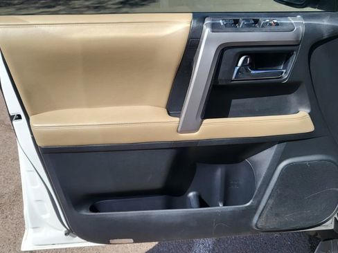 Used 2016 Toyota 4Runner SR5 Premium image 24