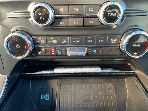 Used 2022 Ford F150 Lariat w/ Equipment Group 502A High image 33