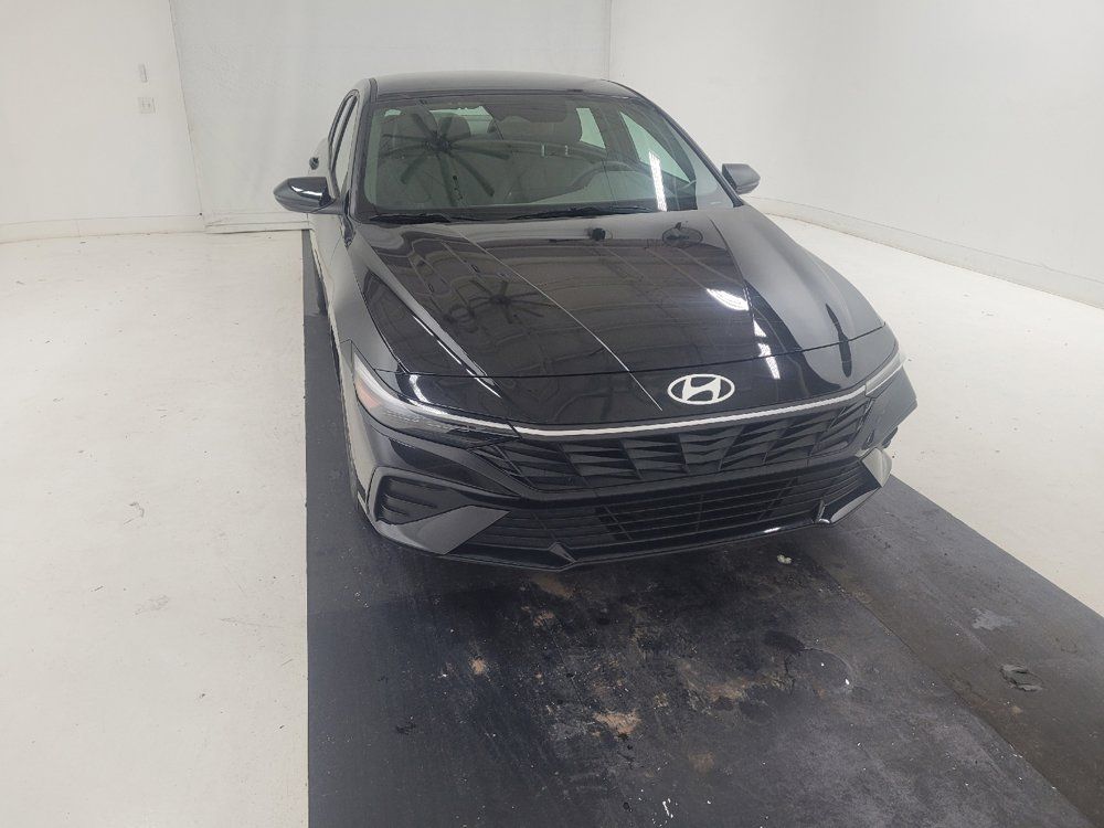 Used 2024 Hyundai Elantra SE FWD image 14