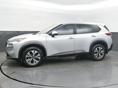 Used 2022 Nissan Rogue SV image 4