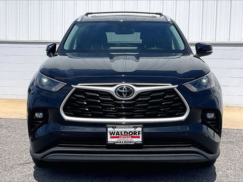 Used 2023 Toyota Highlander XLE AWD/4WD image 3